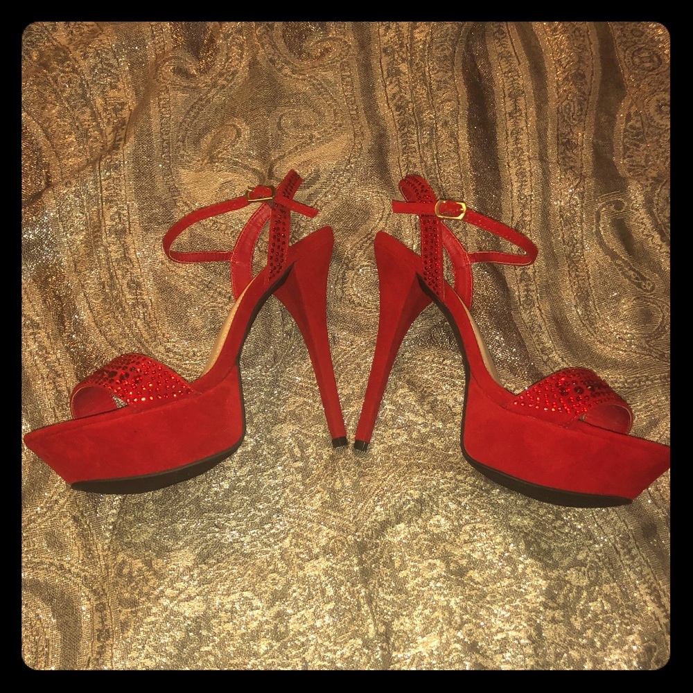 💕5” Delta Red Suede Diva Heels